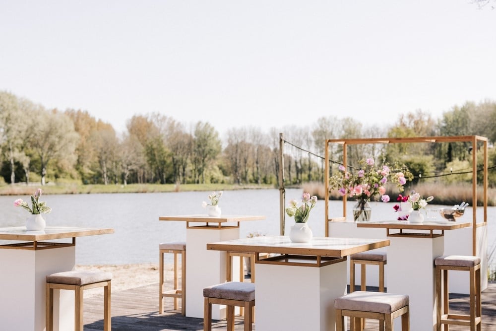 Terras aan het water bij Hotel-Restaurant Spaarnwoude