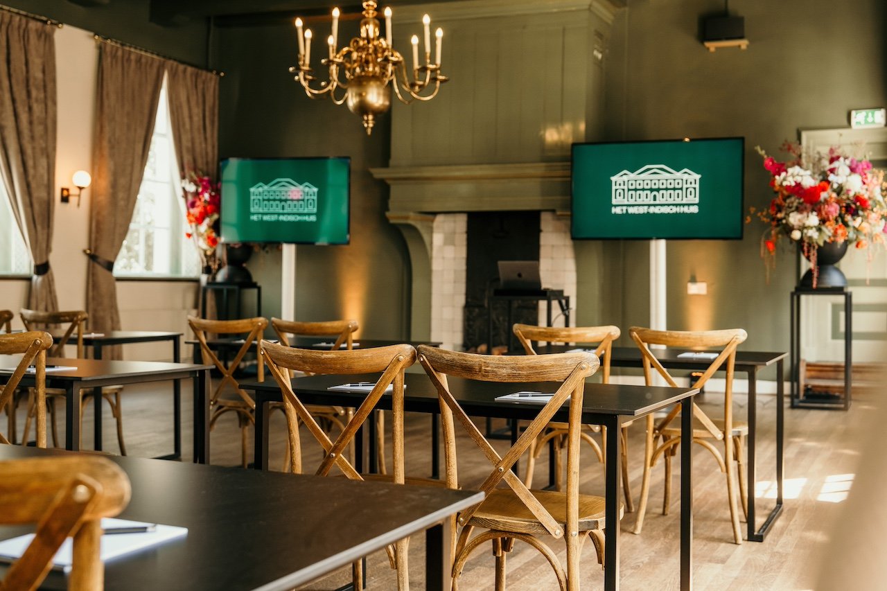 Schutterszaal cabaret opstelling