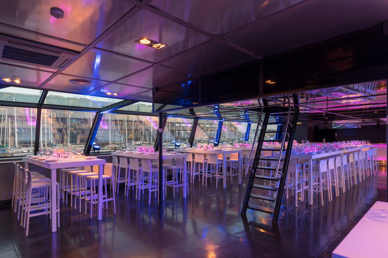 Oceandiva Futura VIP Deck sitting dinner