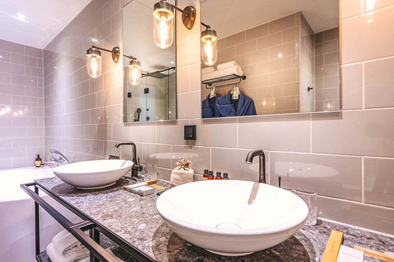 family suite 6.jpg