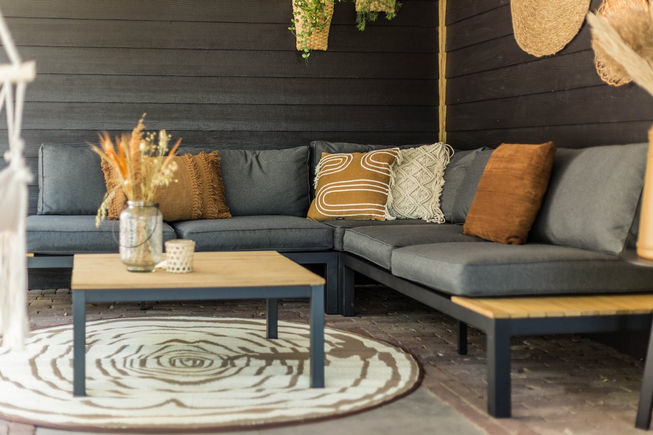 Loungehoek overkapping Villa Oudendijck