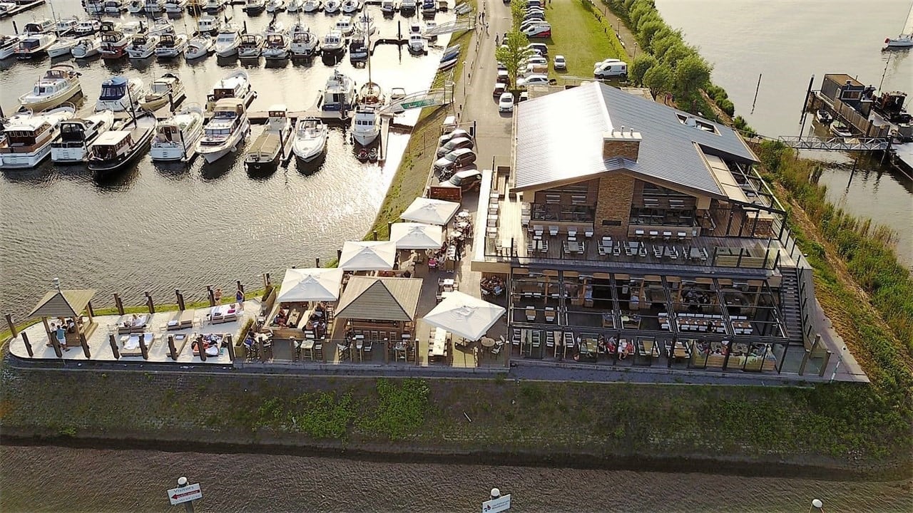 Aan de haveningang 