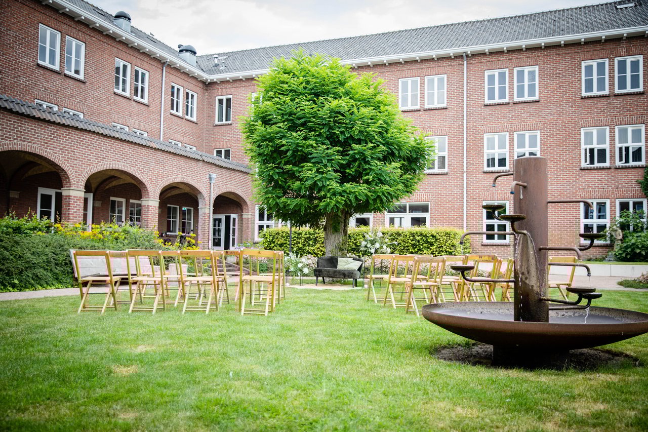Ceremonieopstelling binnentuin 