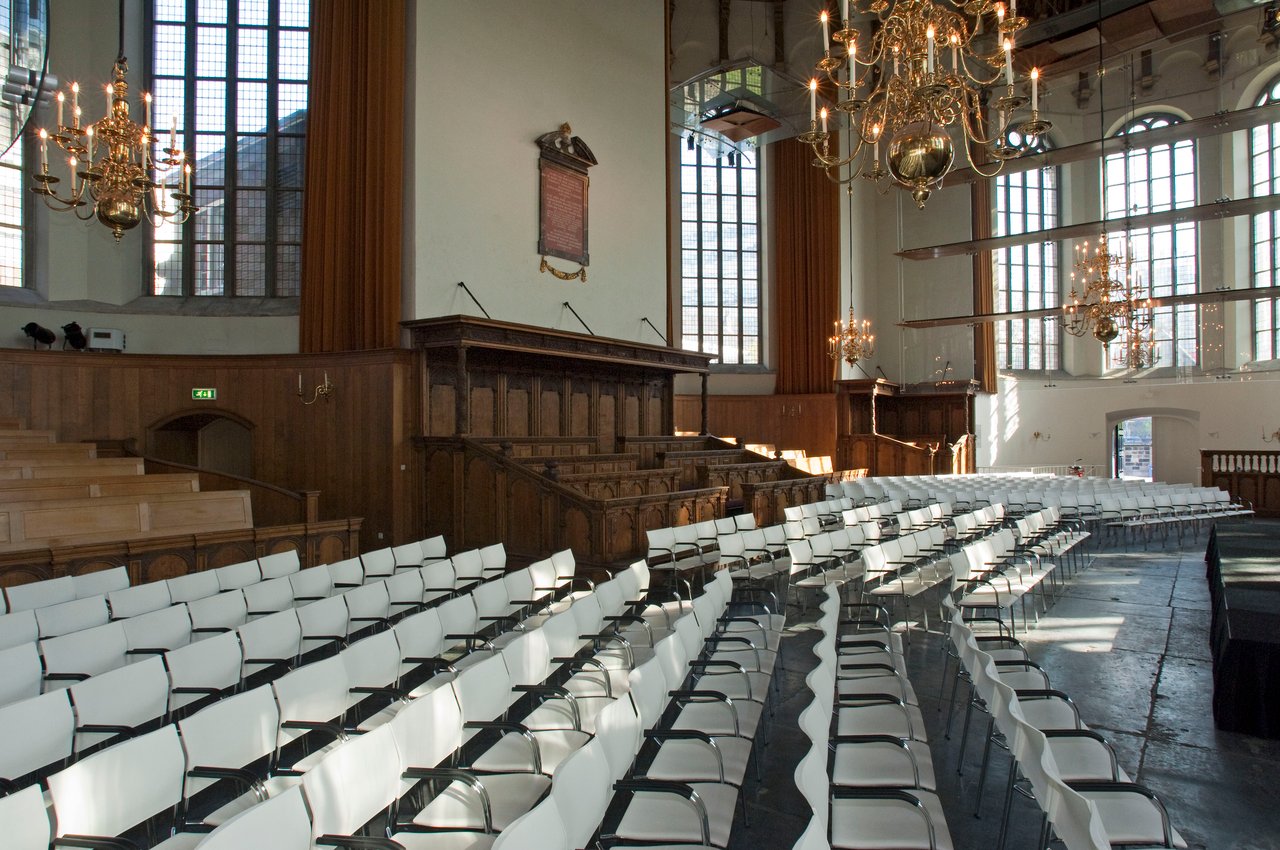 Theateropstelling in Kerkzaal (1)