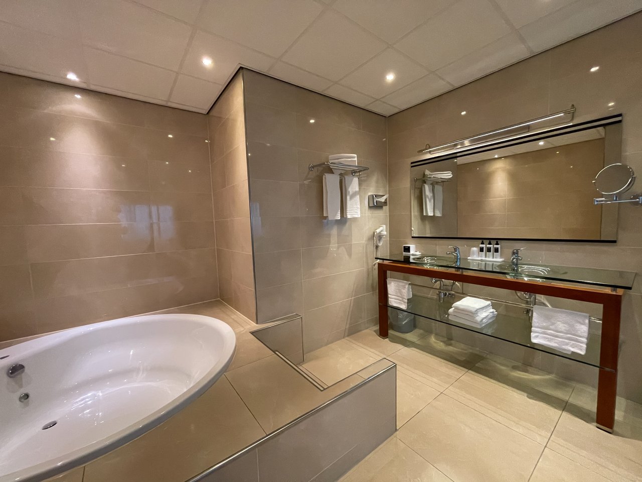 WTC - WOW Suite - wastafel - 02.jpg