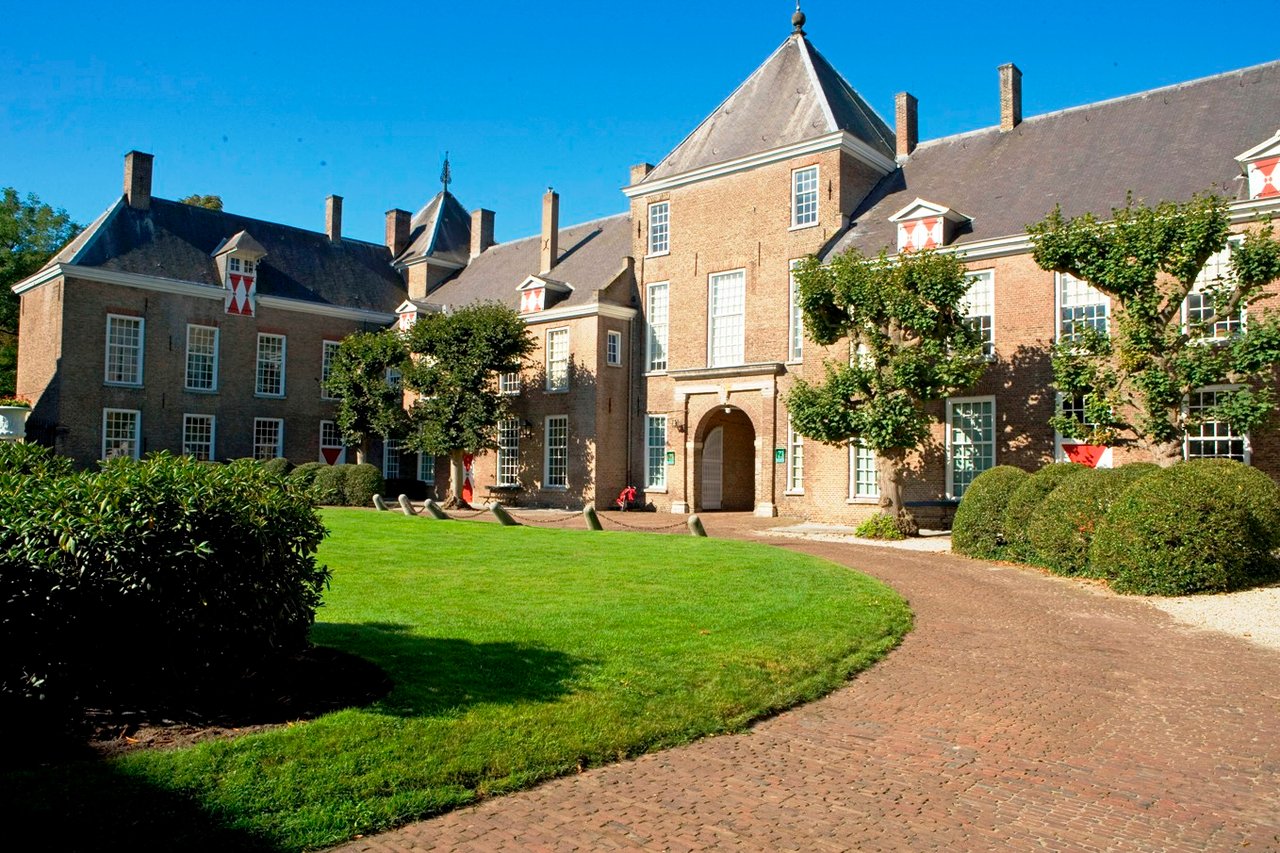 Kasteel Heeze 1e binnenplein