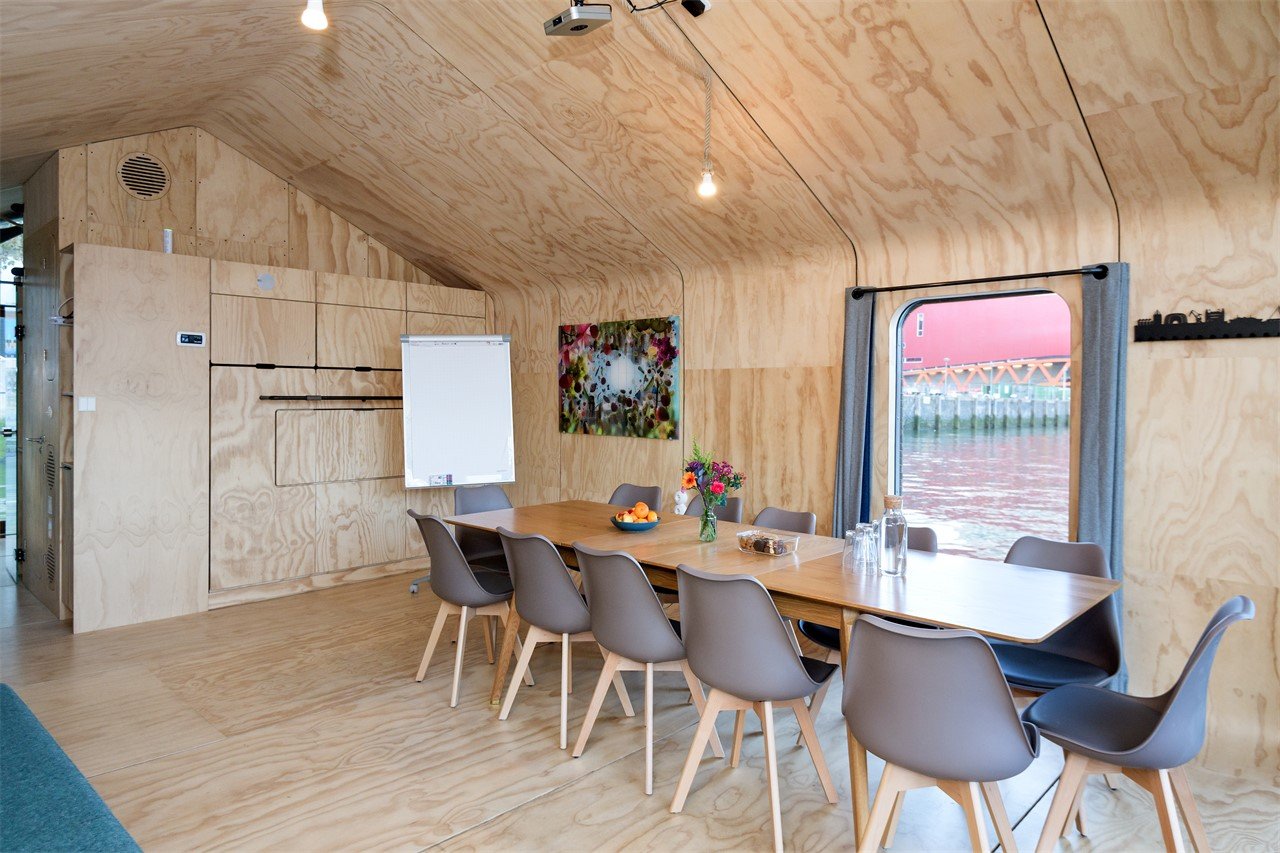 Wikkelboat 4 enkele grote tafel opstelling