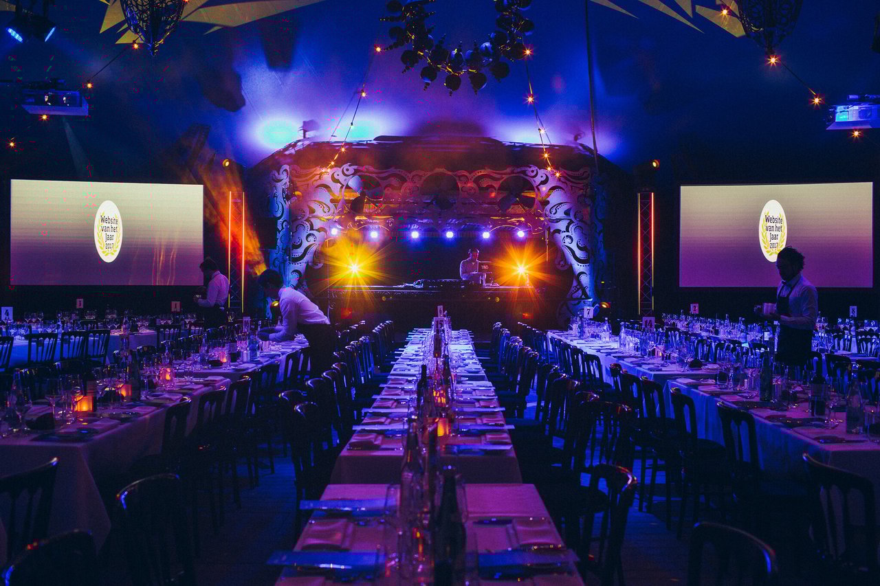 1.8-circustent-diner