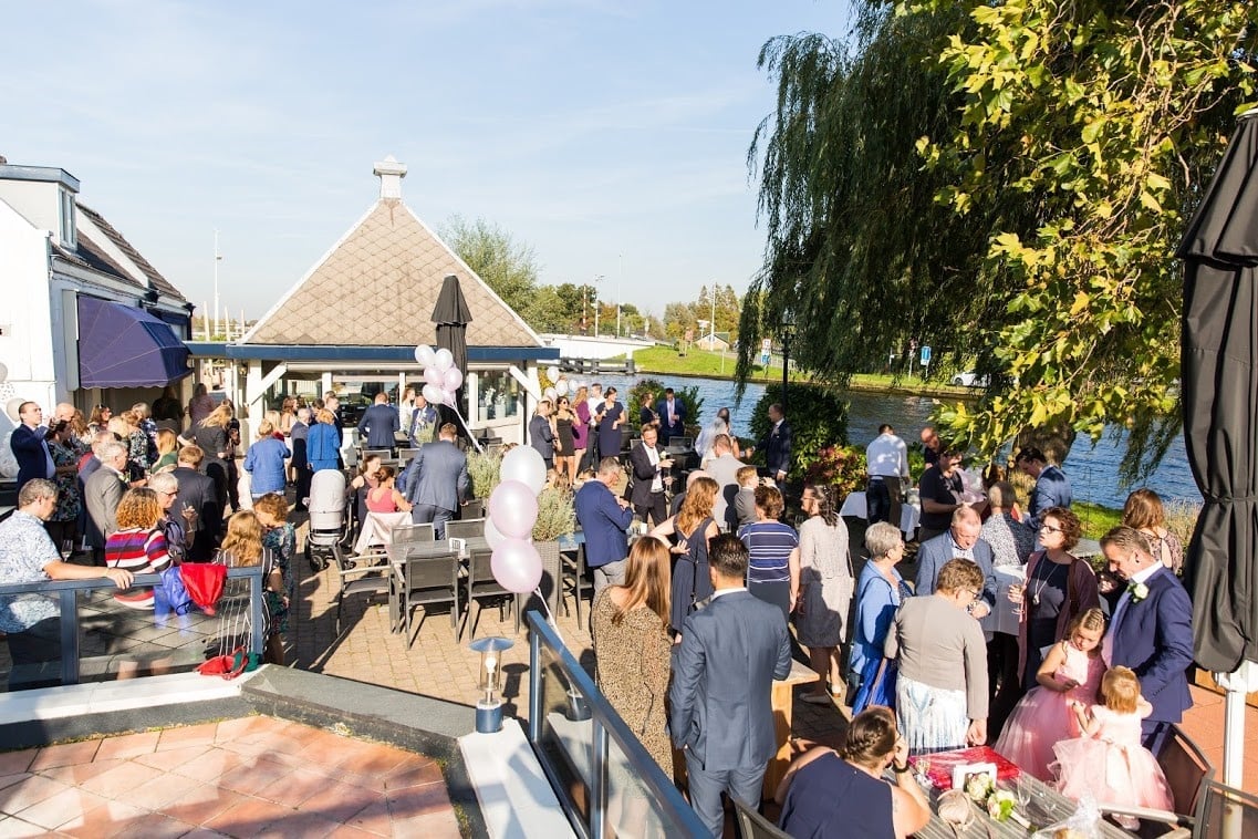 De Knip - lekker borrelen op het terras