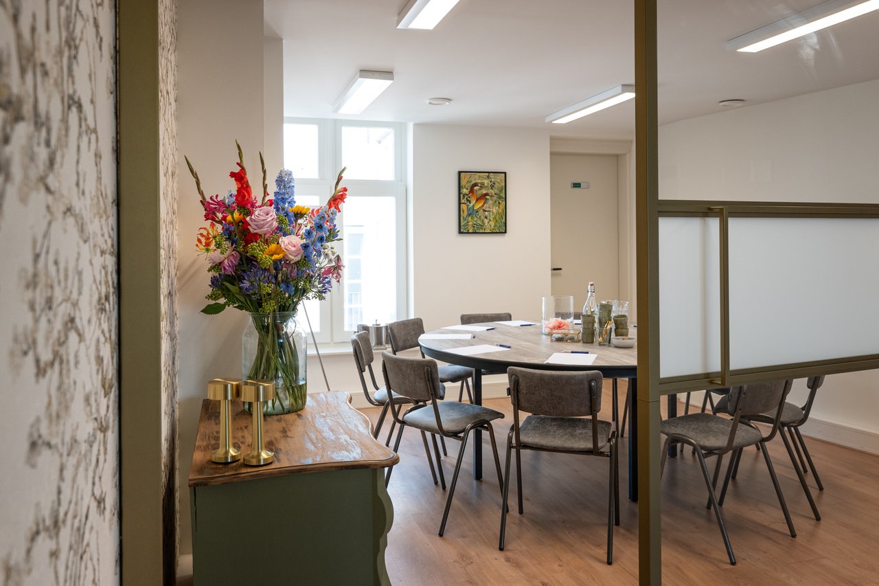 Eat2Gather boardroom meetingroom Olijf.jpg