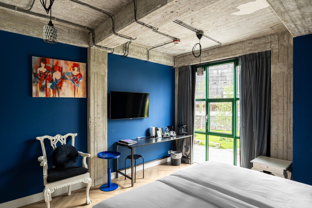 Classic Room blue hotelroom 