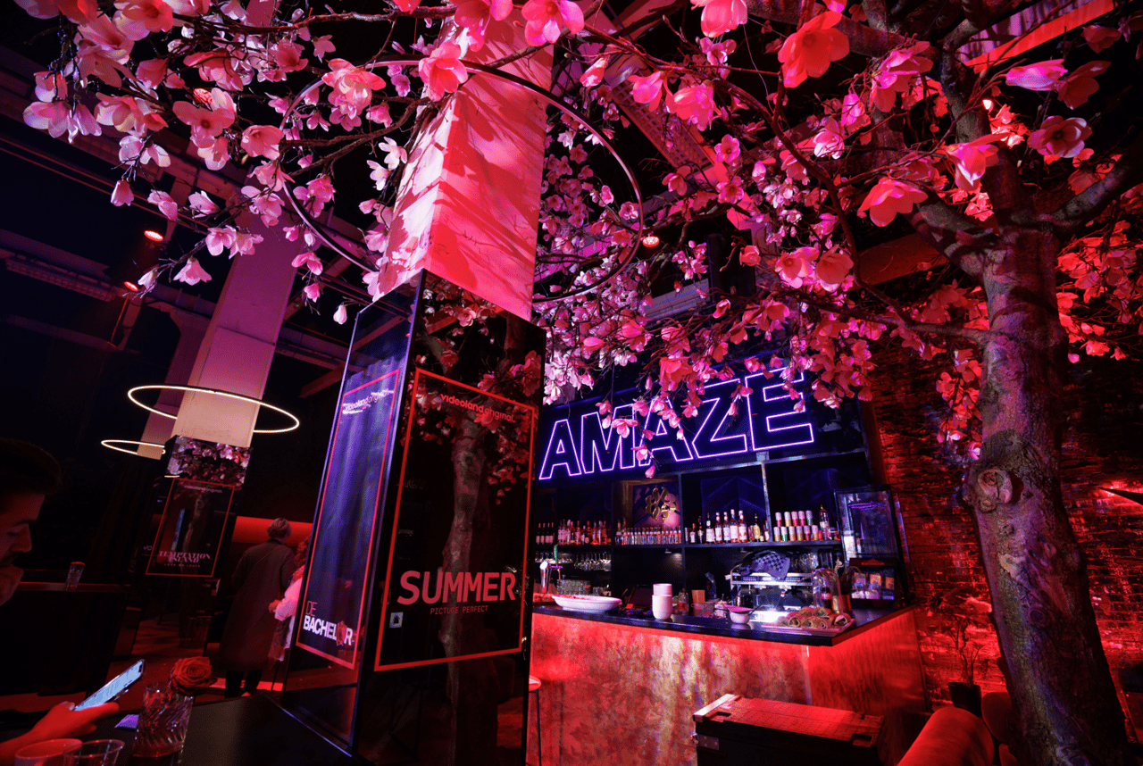 -LOUNGE