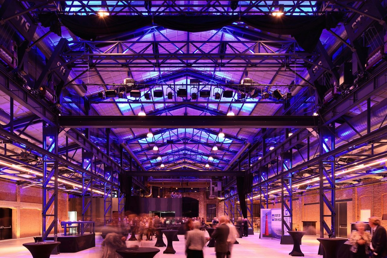 Stadshal (capaciteit 1700 personen)