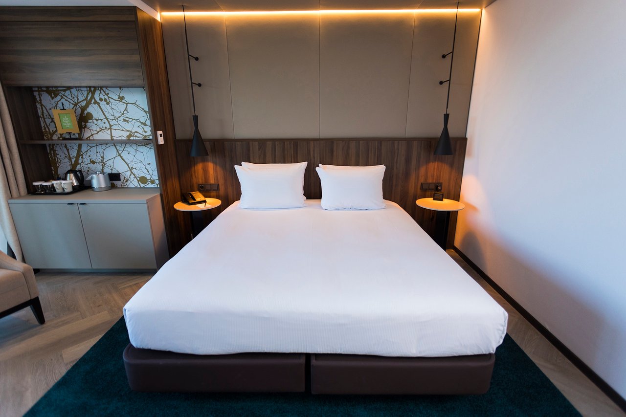 King Deluxe Room (1).jpg