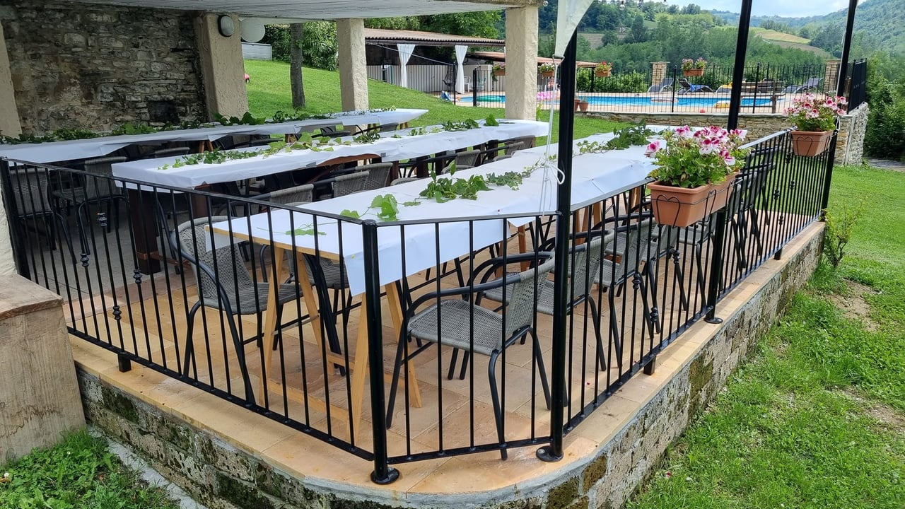 Terras bij pizza-corner