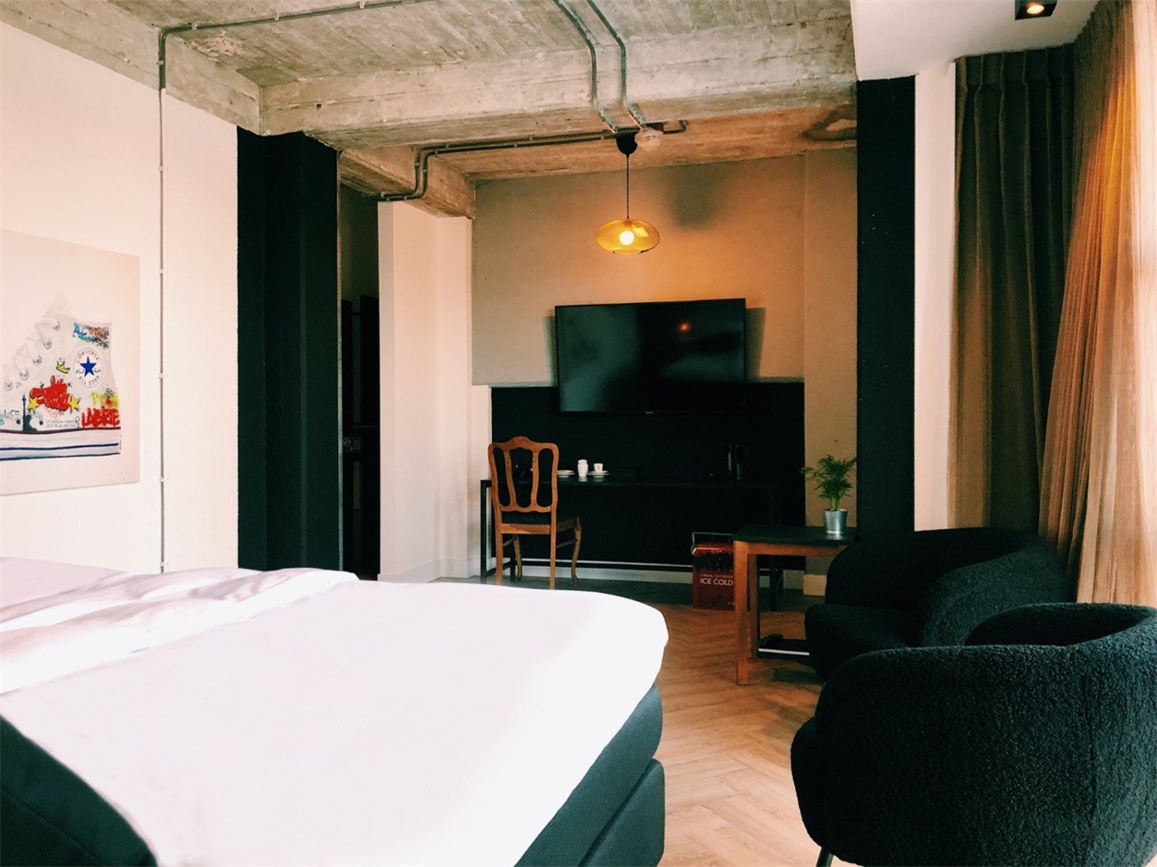 Grande Suite Beige Bed, Bites & Business Hotel Rotterdam (1)