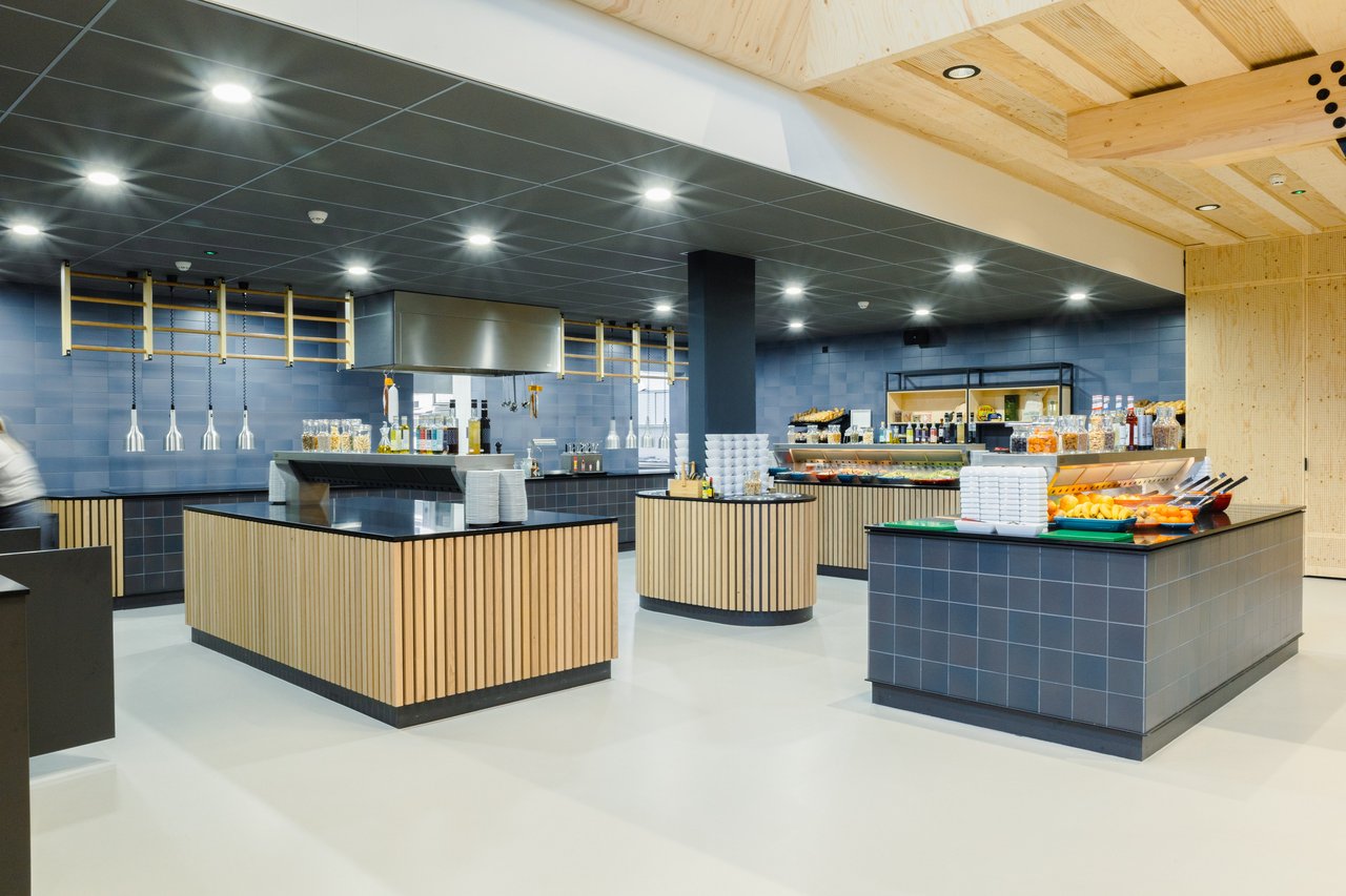 Foodcourt in the Gym