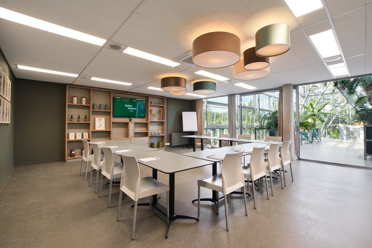 Tuinkamer met uitzicht op Wintertuin - Hortus botanicus Leiden