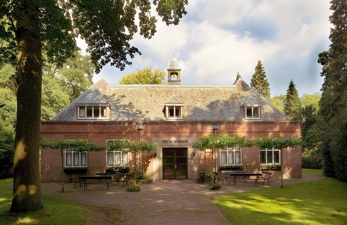 Het Koetshuis: hier zijn de Koetszaal, bruidssuite en 8 gastverblijven aanwezig.