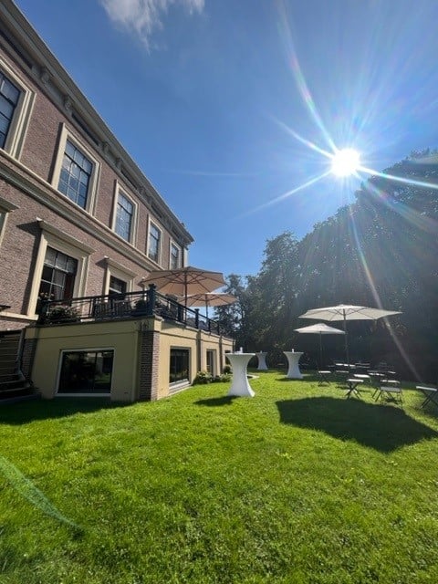 Terras + gazon Koningshuis