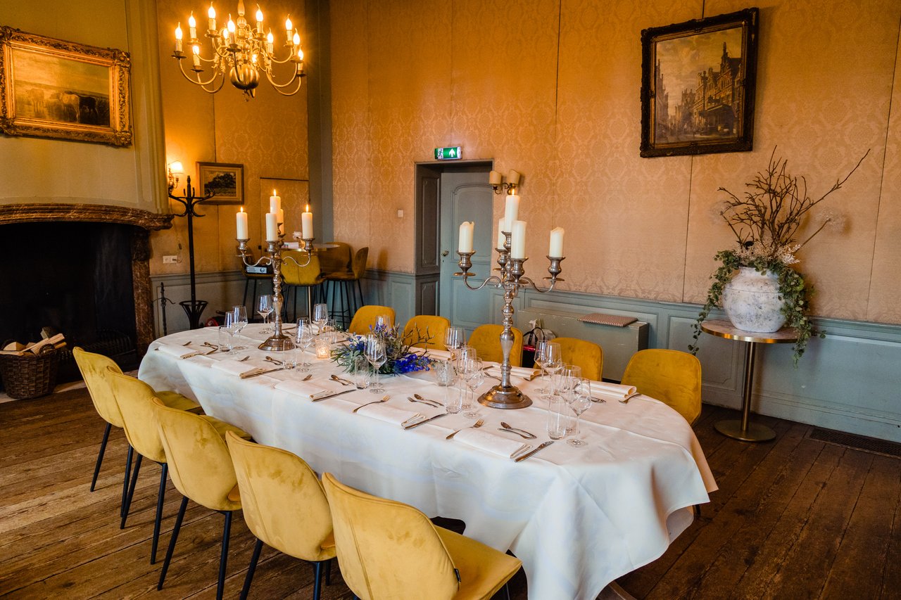 Rode Salon diner opstelling intiem.jpg (1)