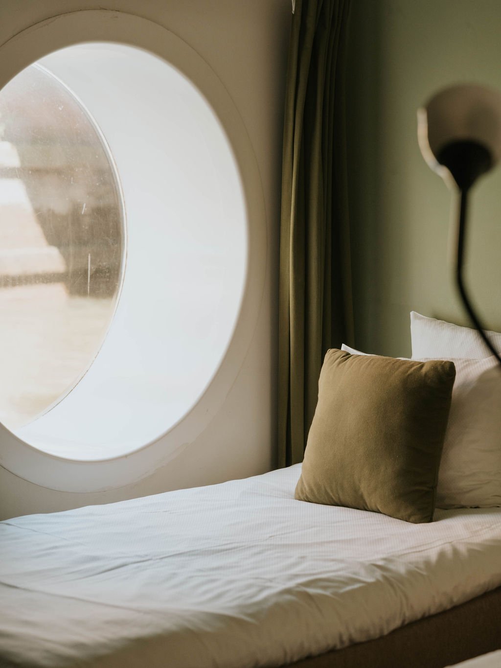 FLOATS Family room 