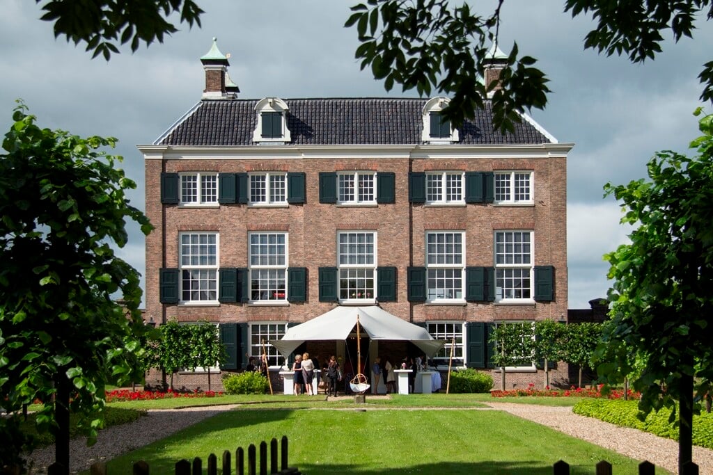 Gemeenlandshuis| Borrel in de tuin
