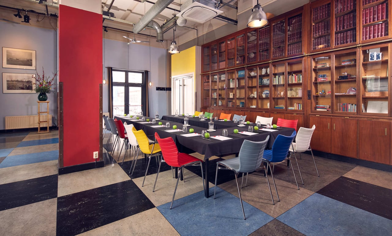 Westcord-Rotterdam---Bibliotheek---U-Shape