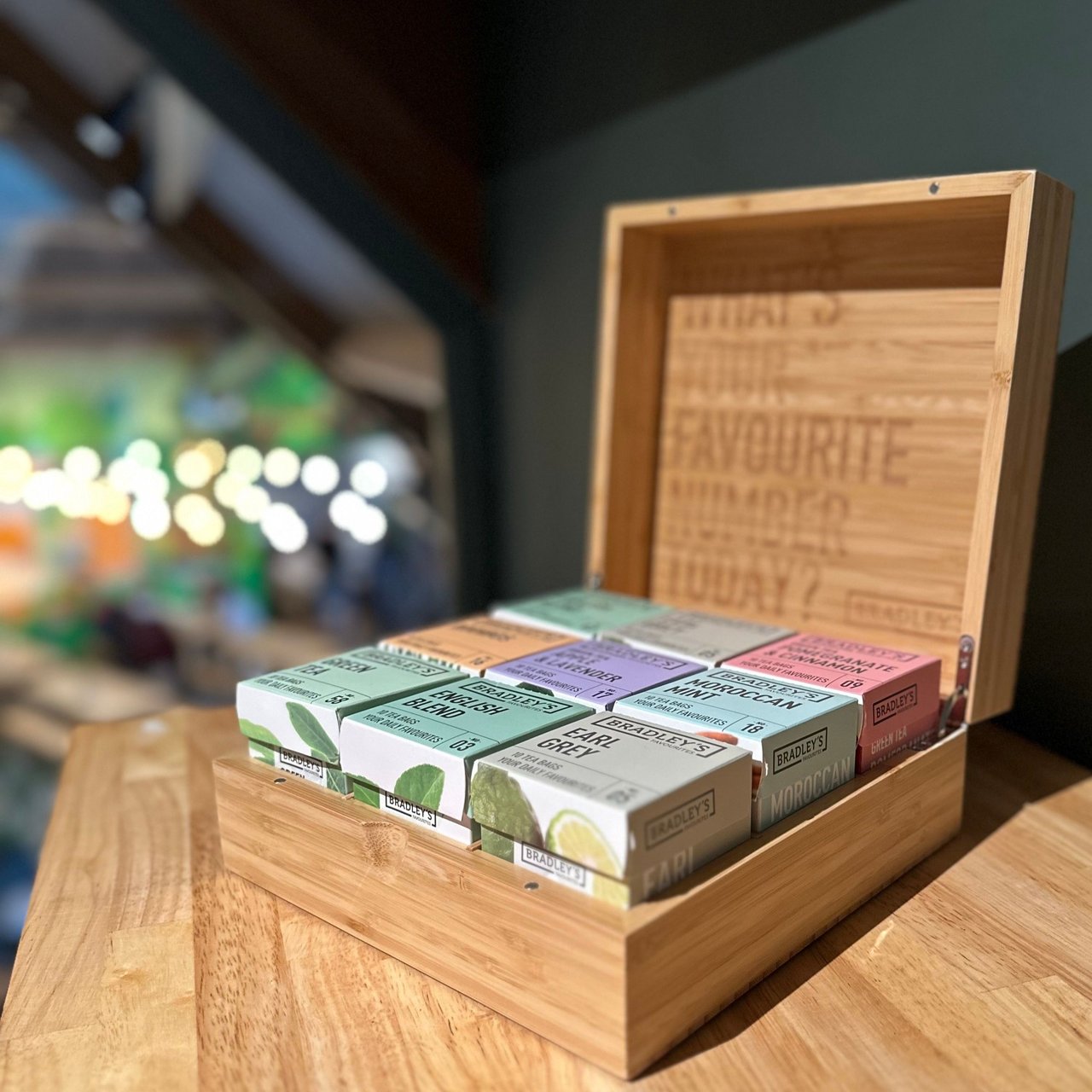 Voorzieningen in thee en koffie in de zaal