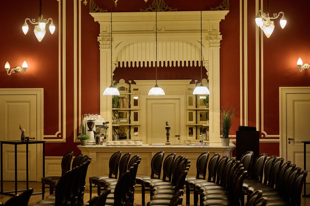 Restauratiezaal-mensen