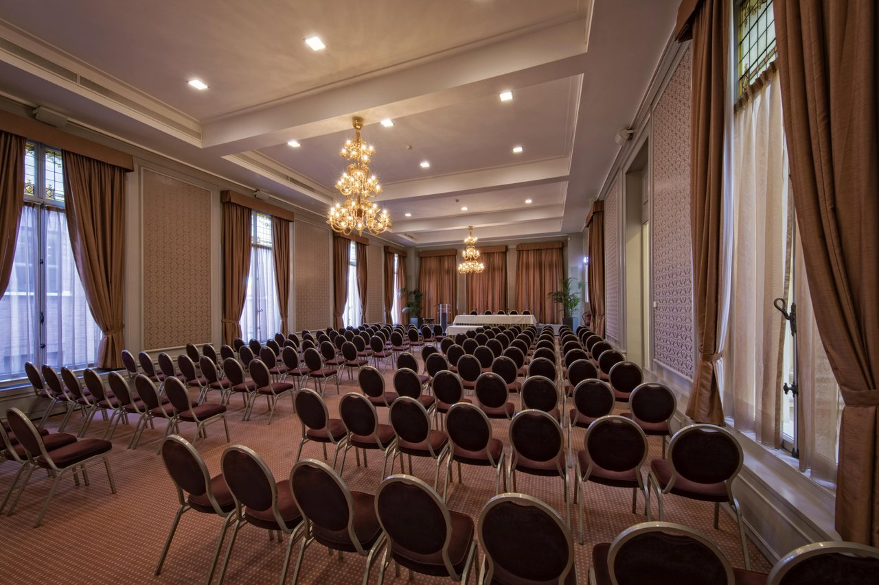 Grote Zaal - Vergadering - Theater met panel 2 Klein Formaat.jpg
