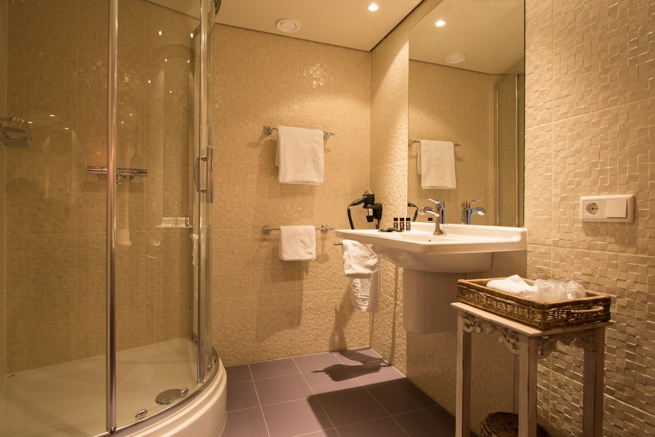 Boutique Elegance Room- Badkamer