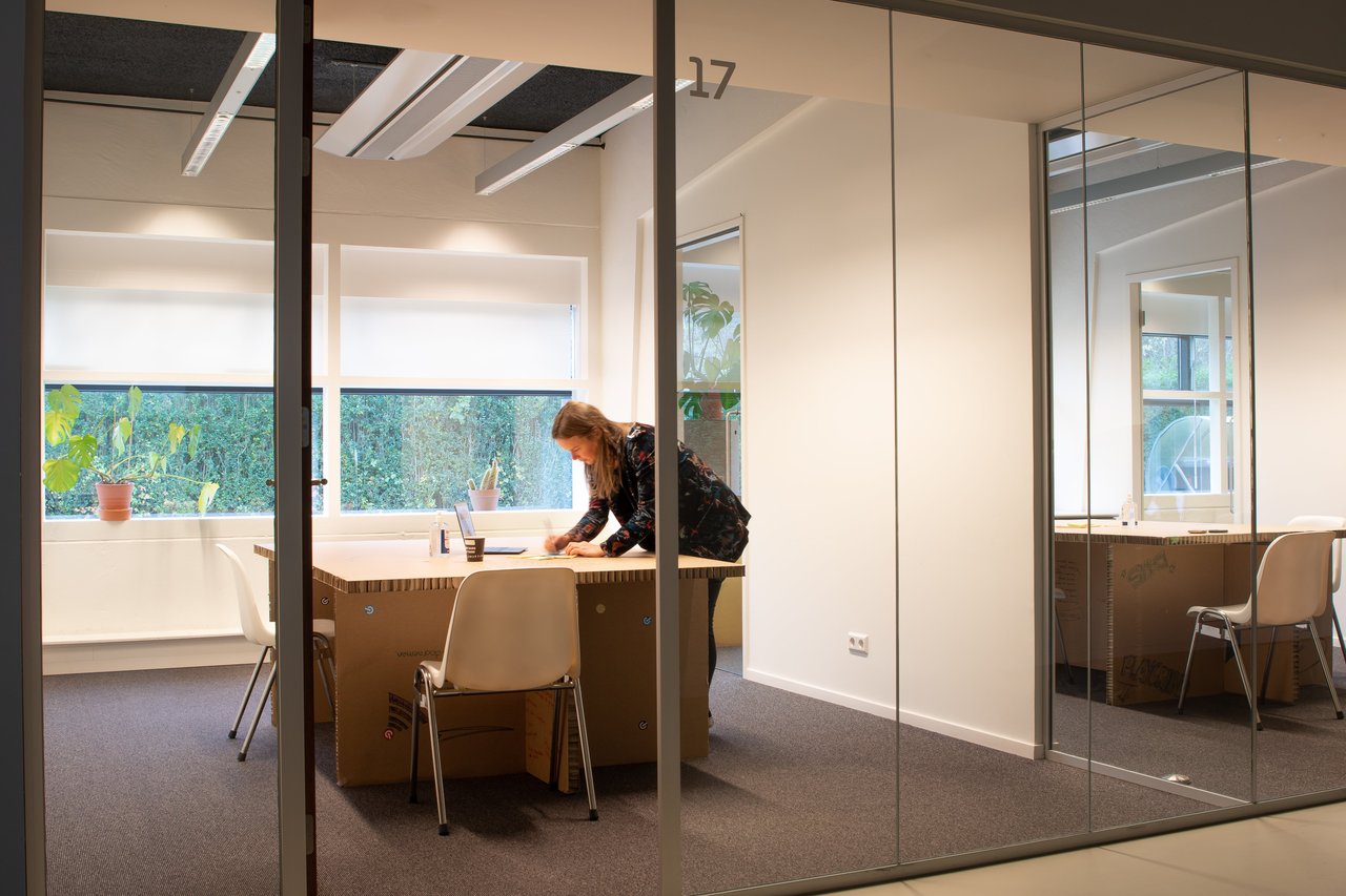 Private space - Space 17 - Zaal 17 - Tafel - Stoelen (1)-min.jpg