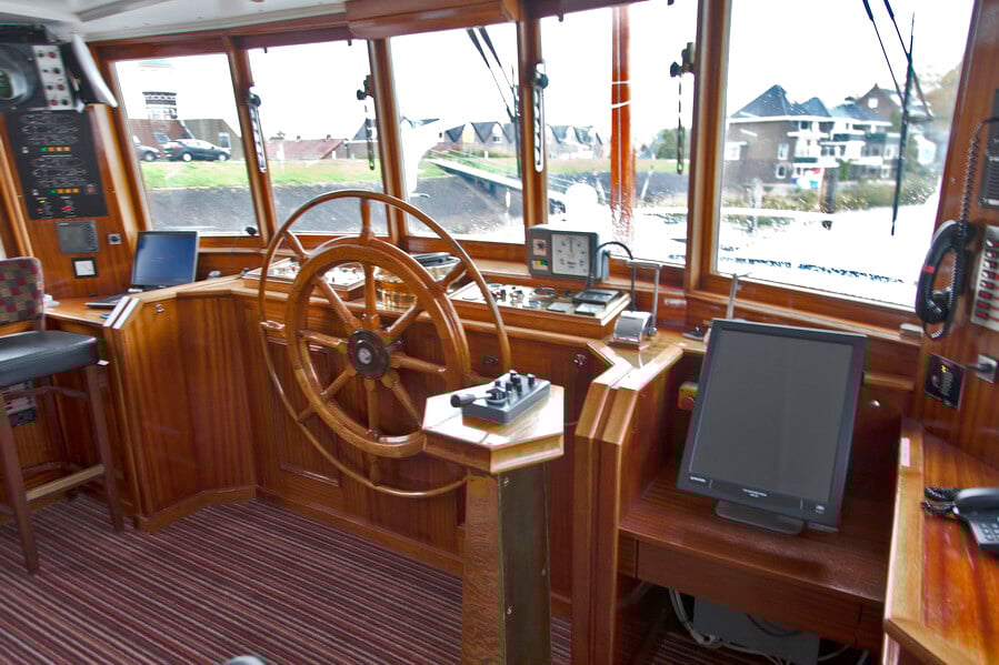 Thalassa-25-10-2013--01