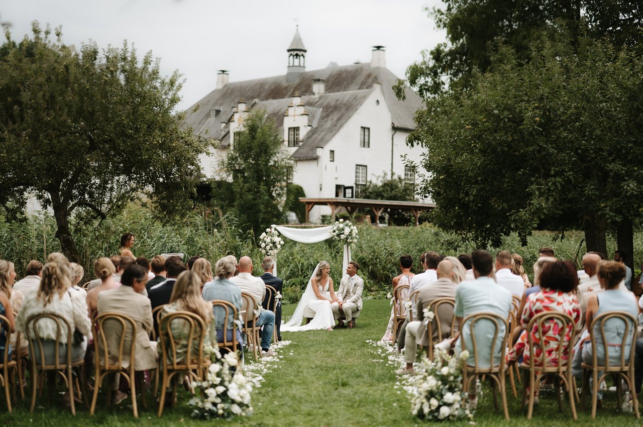 Ceremonie in de grote boomgaard (1)