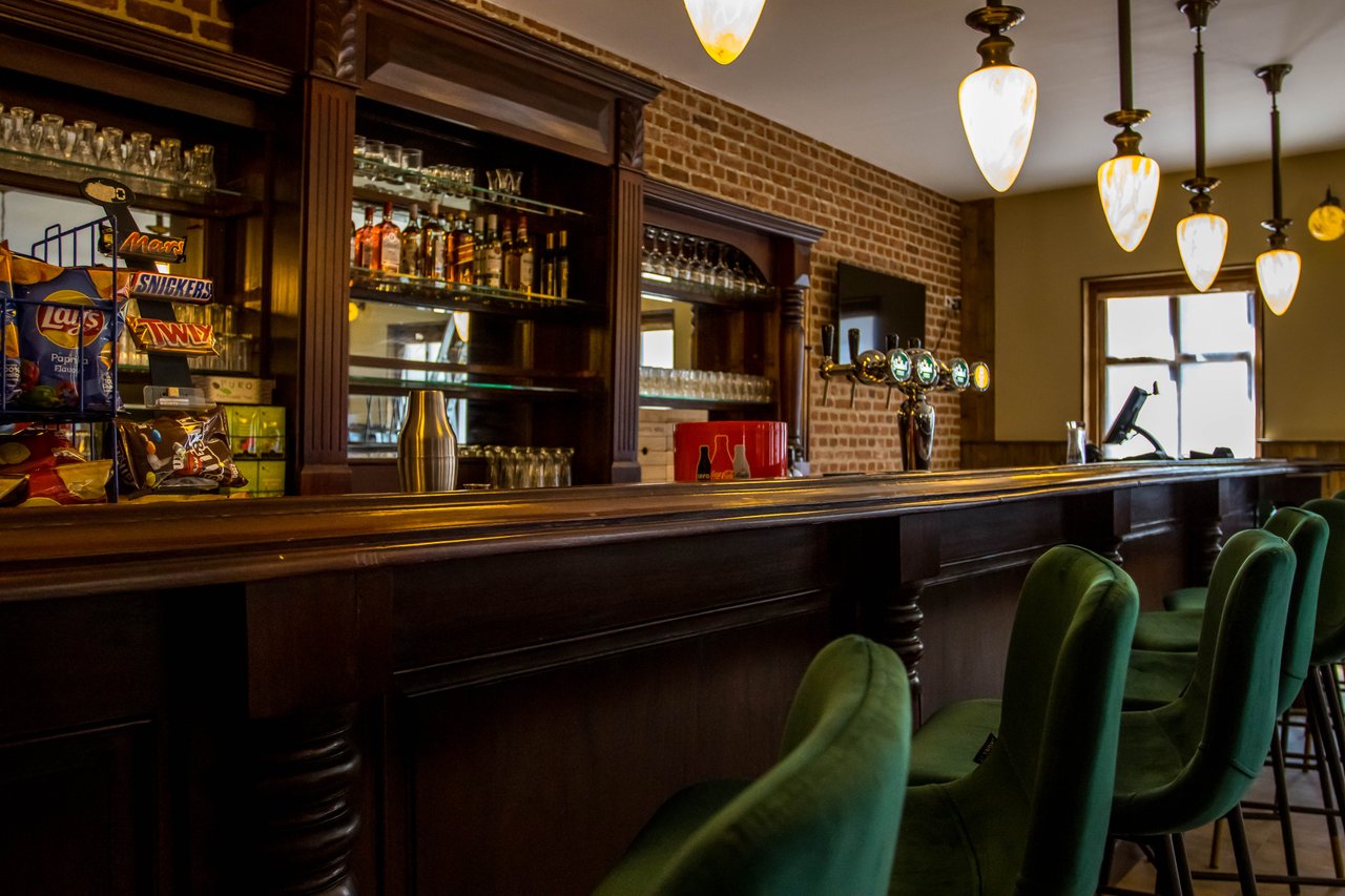 Silver Dollar Bar - Bar