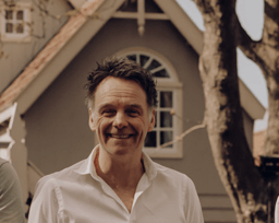 250428_Profielfoto-jeppe-eigenaar-broeker-huis-broek-in-waterland.png