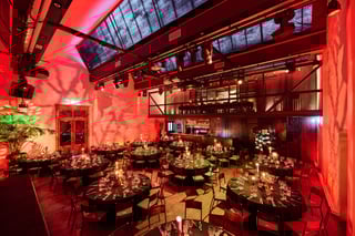 2023_TOBACCOTheater_Theaterzaal_DinerRondeTafels_RebekkaMell_009ok.jpg