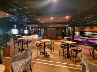 feestzaal.jpg