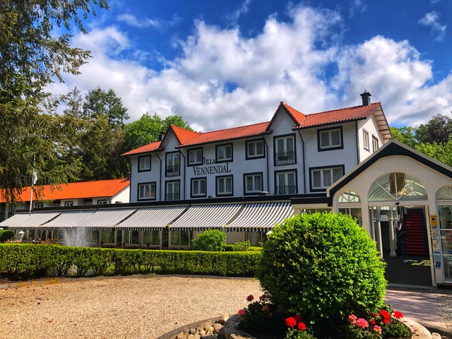 Langoedhotel Villa Vennendal heeft 5 hectare grond, gelegen midden in de bossen op de Veluwe.