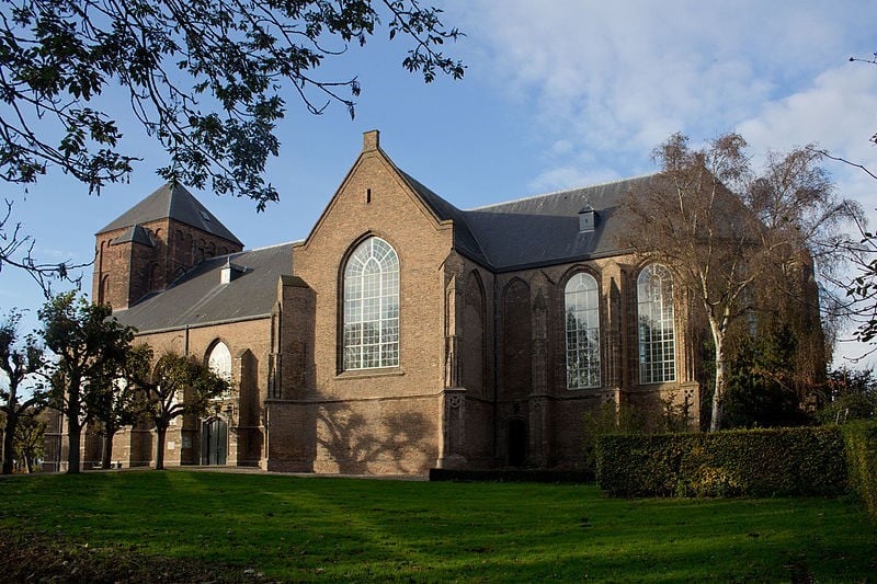 Lambertuskerk in Raamsdonk (buitenkant)