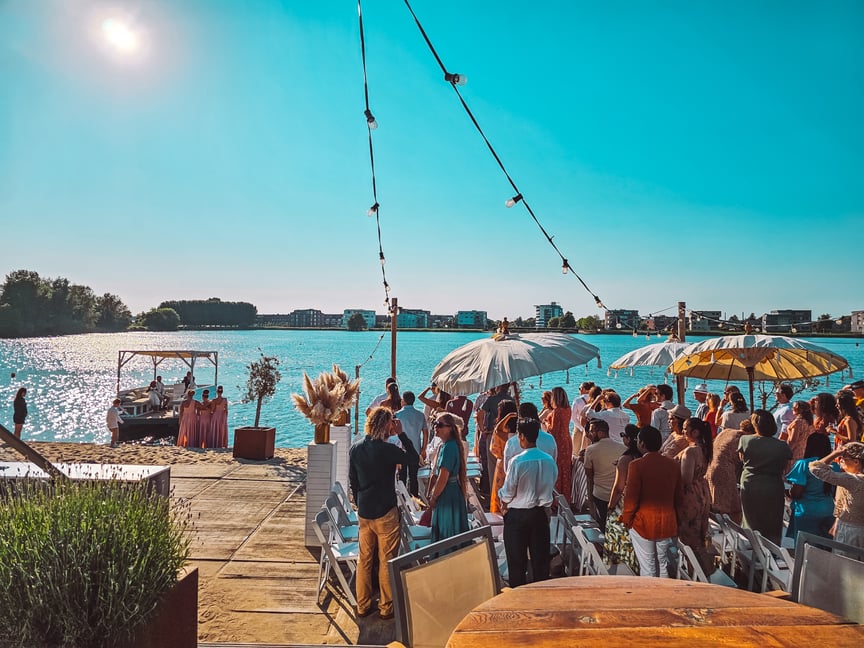 Bij Villa Westend vier je jouw bruiloft op een prachtige locatie aan het water