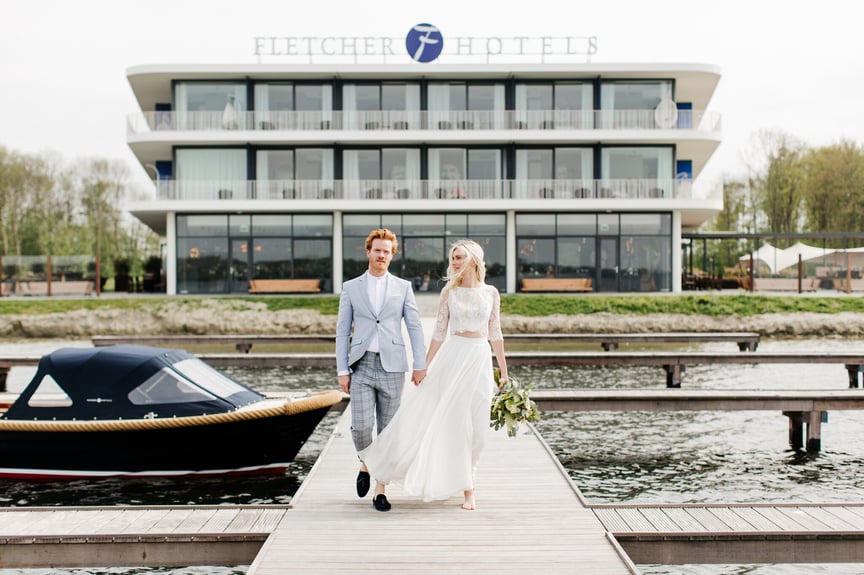 Bruidspaar voor het Veerse Meer