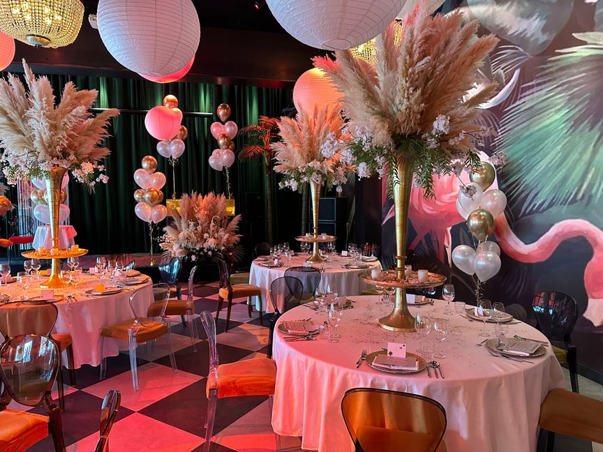 Het diner in de Royalroom met prachtige decoratie.