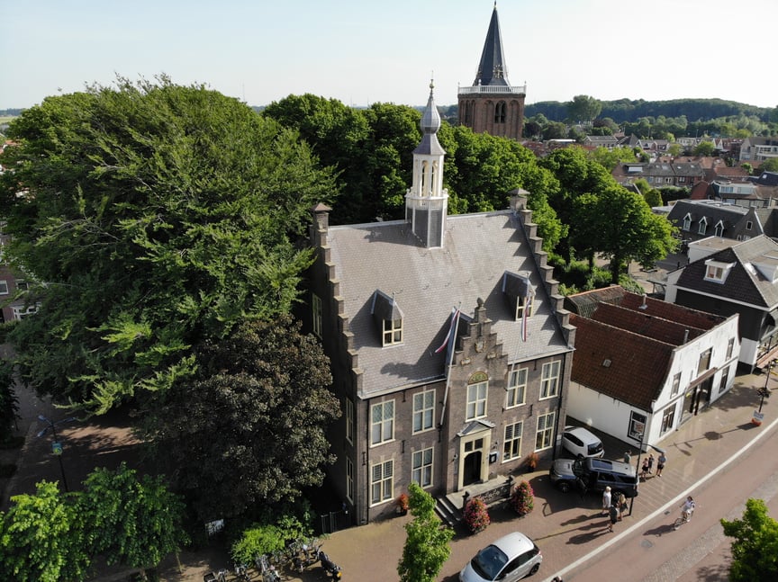 Droneshot van Hotel het Oude Raadhuis